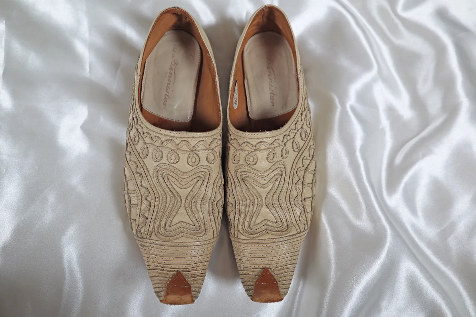 ❧ vintage leather jester shoes ❧