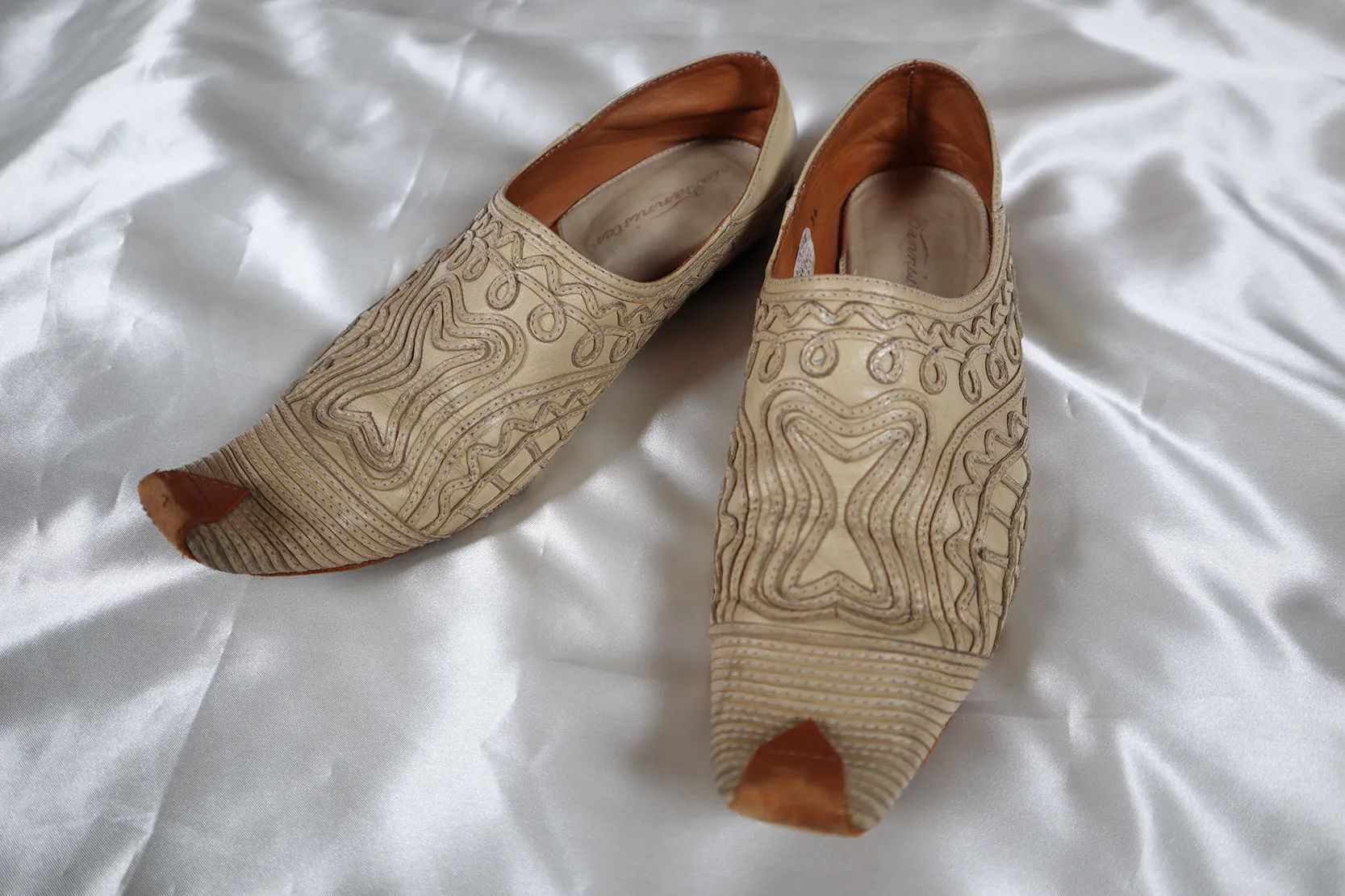 ❧ vintage leather jester shoes ❧