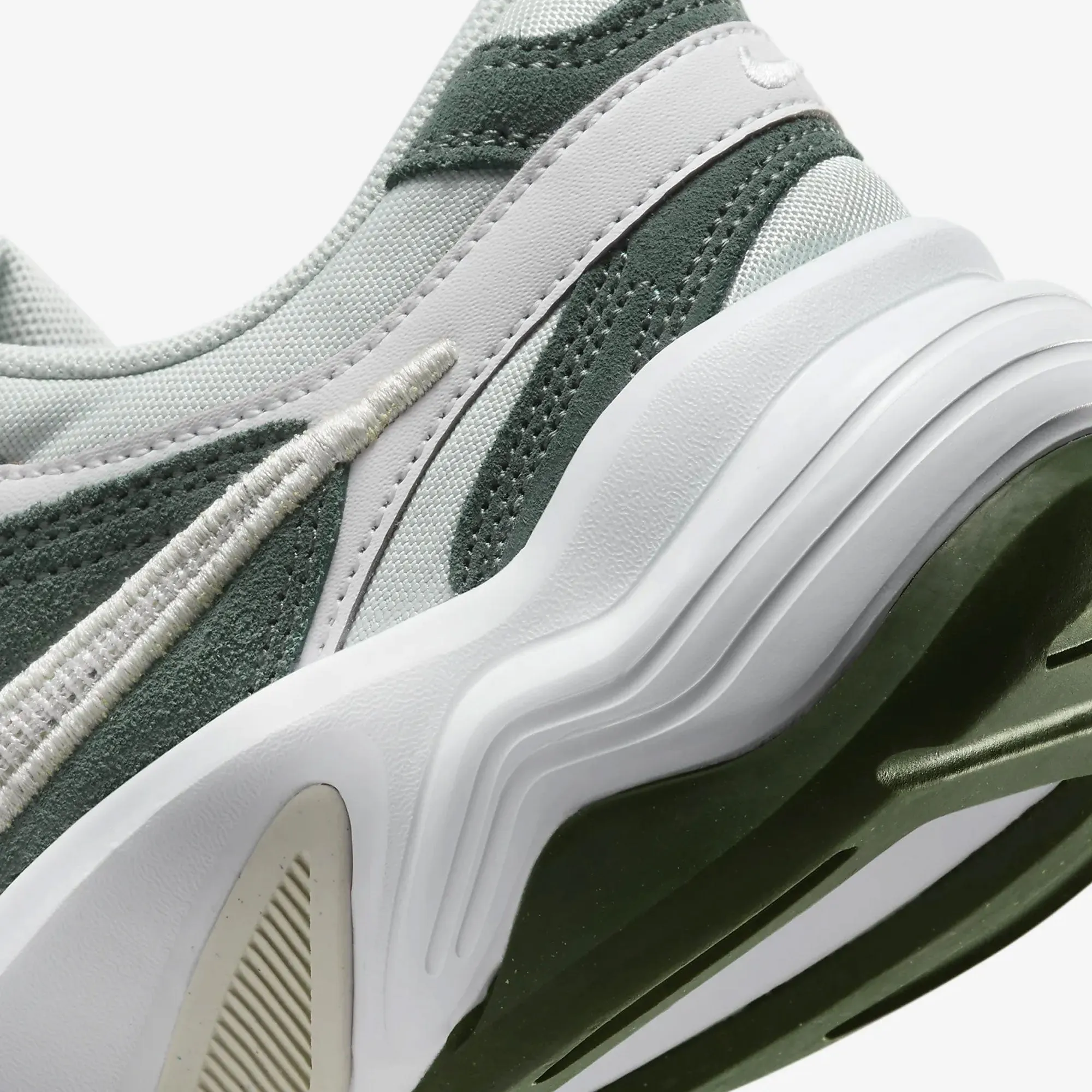 Nike | WMN'S AL8  { VINTAGE GREEN/SPRING GREEN-CARBON GREEN