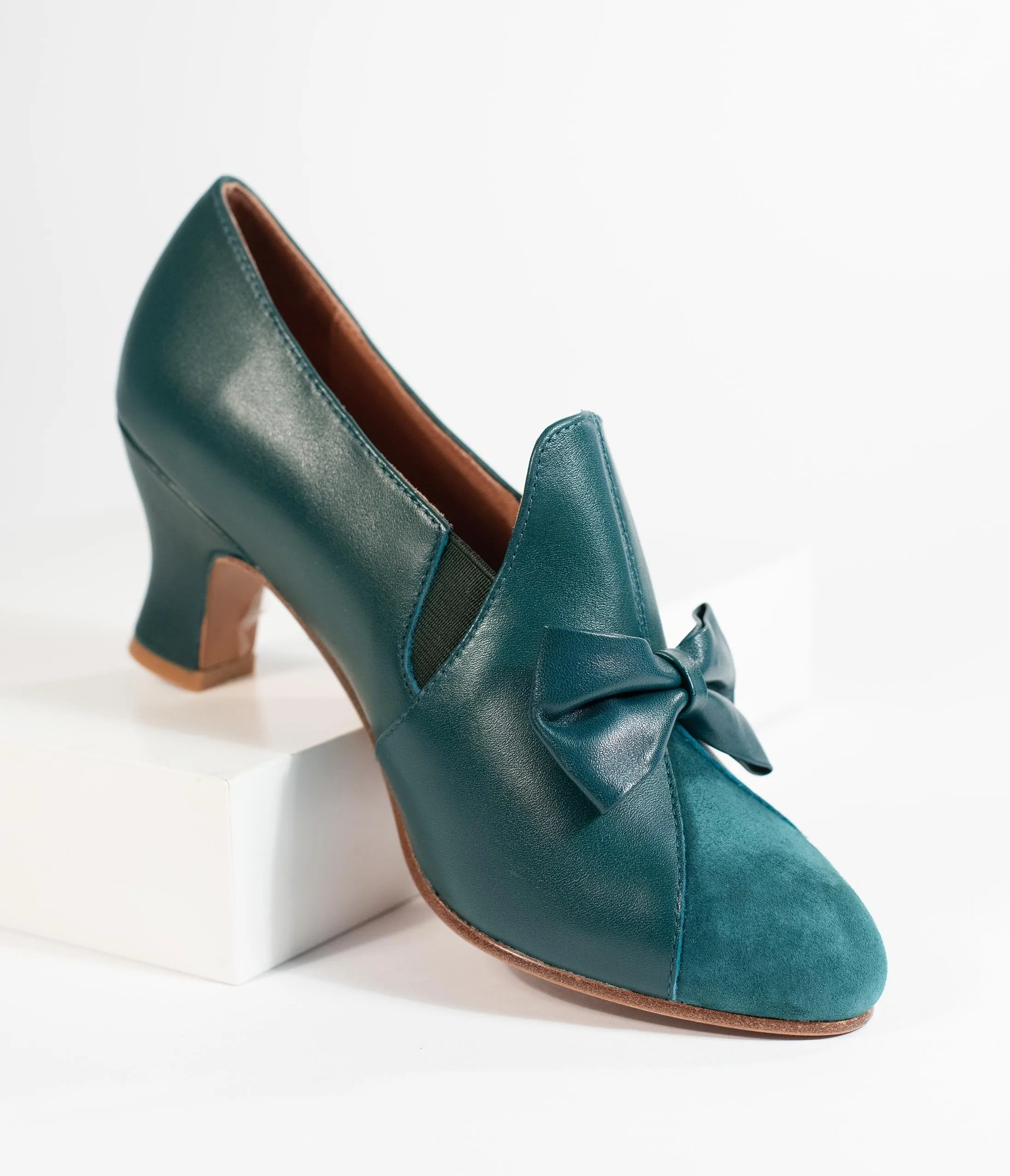 Royal Vintage Emerald Green Leather Bow Maria Pumps