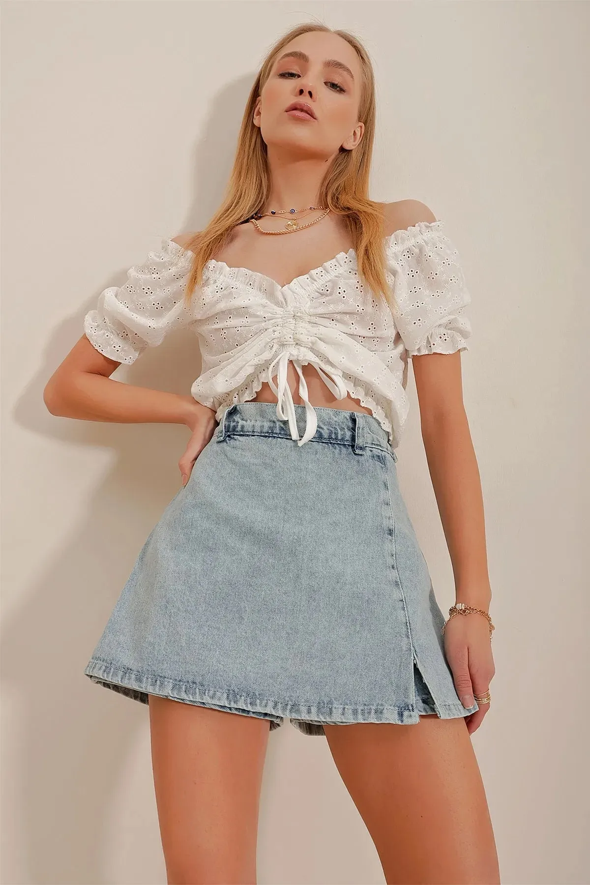 Trend Alacatı Style Women's Blue Slit Detailed Side Zipper Jean Shorts Skirt