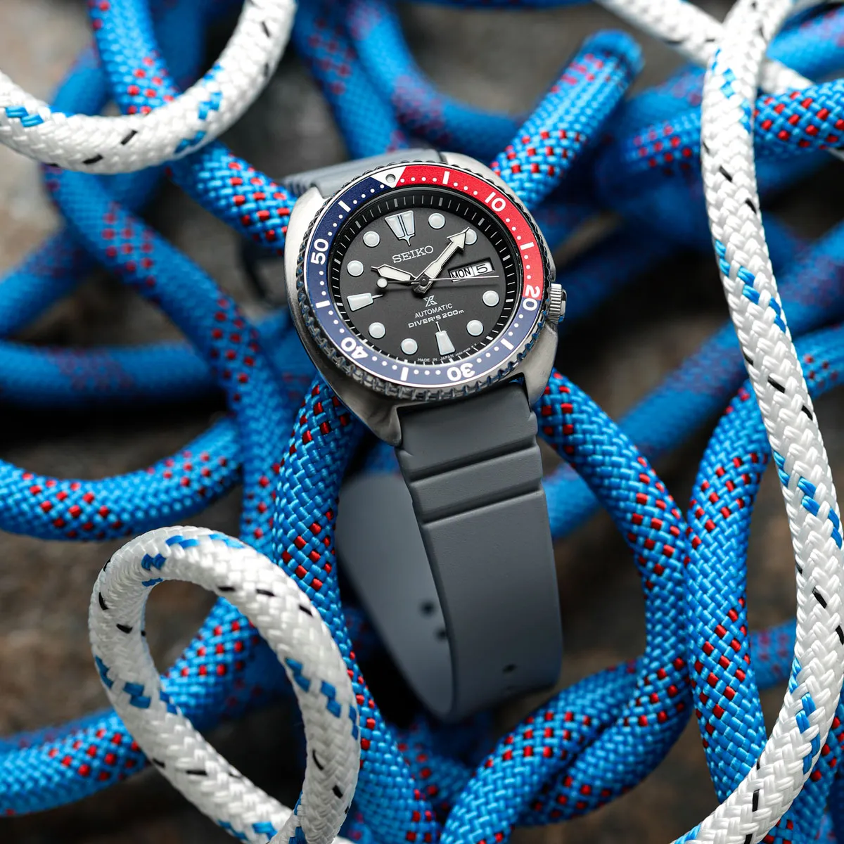 ZULUDIVER 284 Italian Rubber Dive Watch Strap - Light Grey